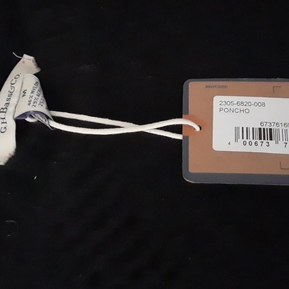 G. H. Bass & Co. Poncho sz medium NWT - Picture 2 of 4